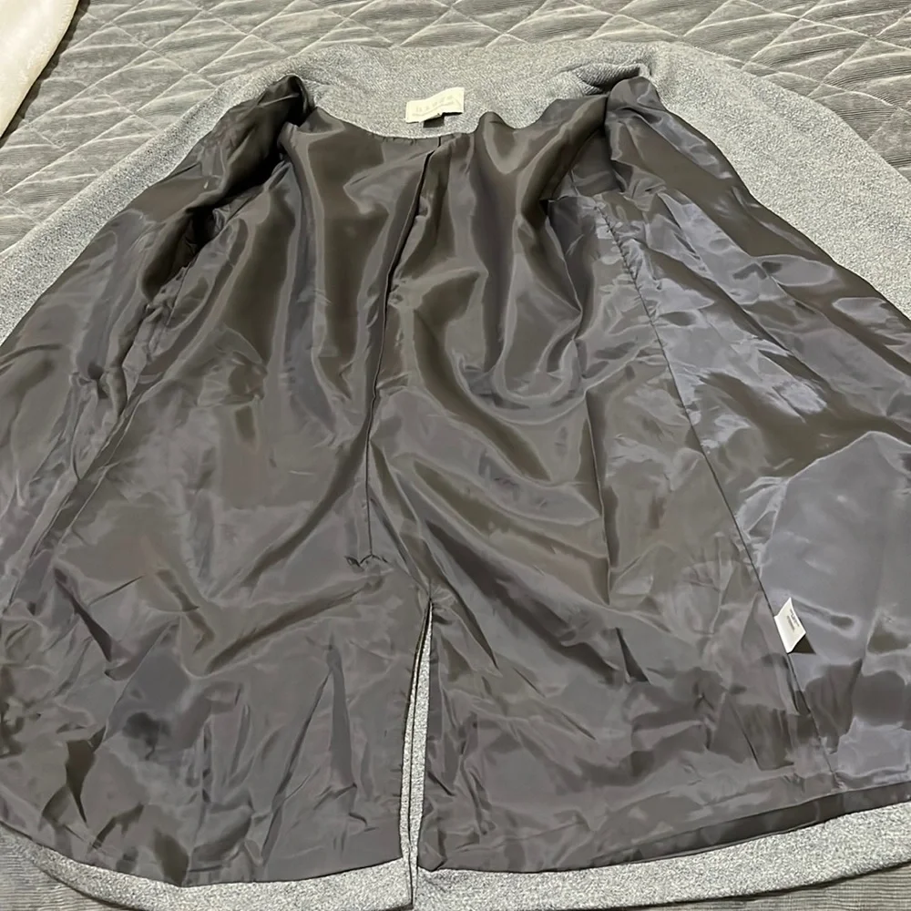 Like new beautiful light Gray blazer. - Picture 9 of 11